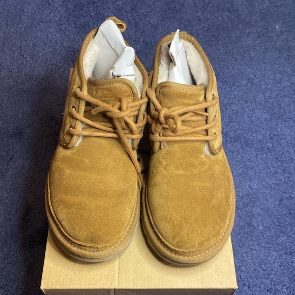 Ugg Neumel Grade School - Picture 2 of 10